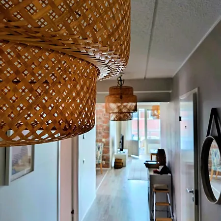 A Modern Lakeside Home, The Of Apartmán *